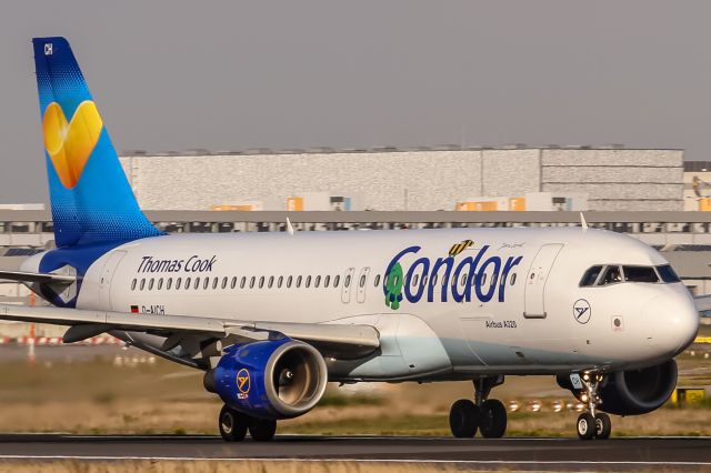 Airbus A320 (D-AICH) - D-AICH Condor Airbus A320-212 departing on Rwy18 to Rhodos (RHO / LGRP) @ Frankfurt (FRA / EDDF) / 30.10.2016