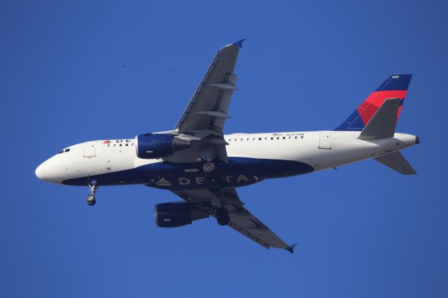 Airbus A319 (N355NB)