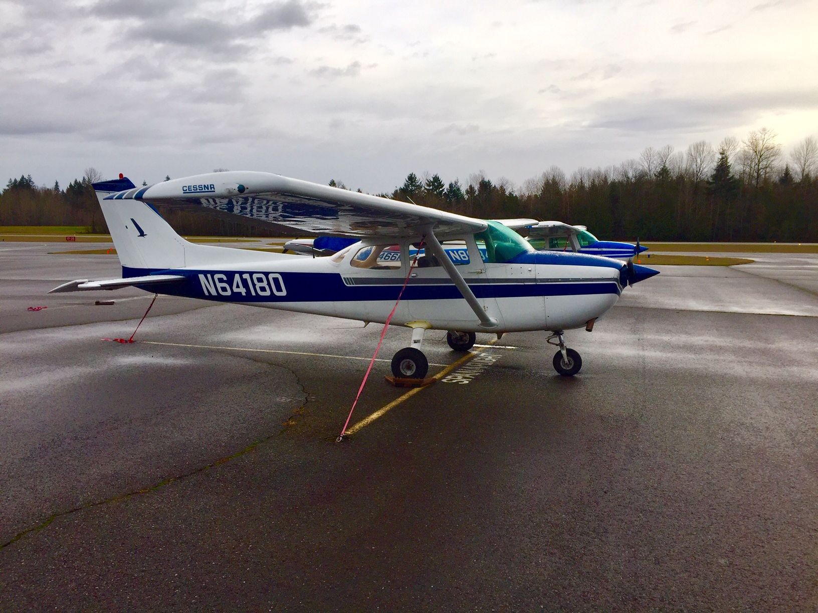 Cessna Skyhawk (N64180) - Cessna N64180 on a chilly Washington morning.