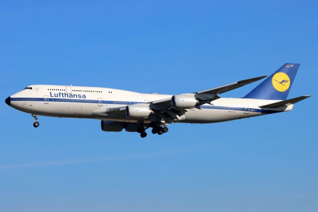 BOEING 747-8 (D-ABYT)