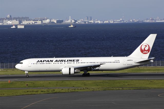 BOEING 767-300 (JA655J) - Landing at Haneda Intl Airport Rwy34R on 2012/06/26
