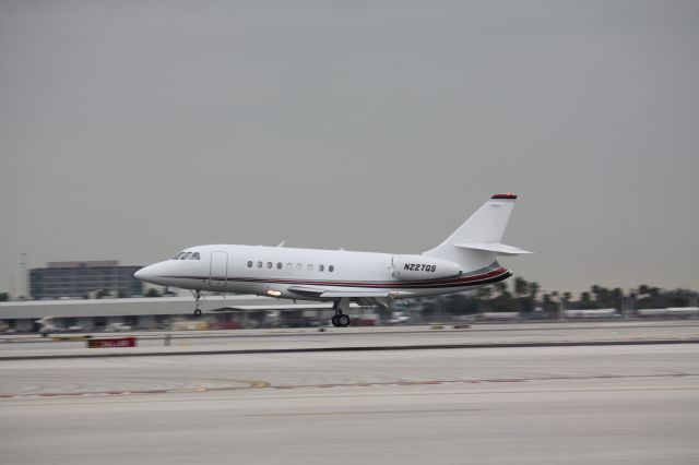 Dassault Falcon 2000 (N227QS) - About to touchdown at Miami