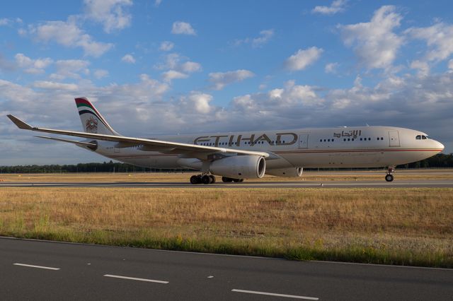 Airbus A330-300 (A6-AFB)