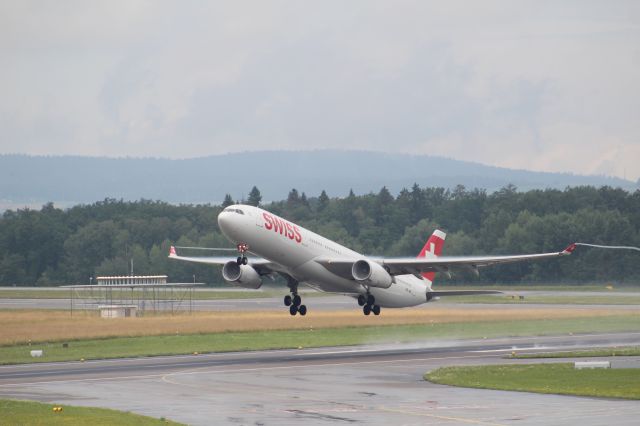 Airbus A340-300 (HB-JHF)