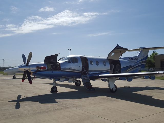 Pilatus PC-12 (N842WF) - Preflight 