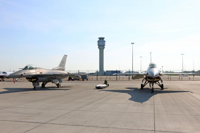 Lockheed F-16 Fighting Falcon (93-0536) - A pair of USAF F-16CM’s (93-0536 & 00-0221) from the F-16 Viper Demonstration Team East, 20th TFW, Shaw AFB, at Cleveland Hopkins Airport on 4 Sept 2018.