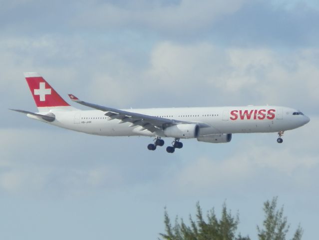 Airbus A330-300 (HB-JHM)