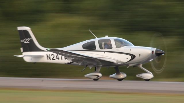 Cirrus SR-22 (N247RB) - Open Air flight 1 heading down runway 20 at 60 knots, ready for rotation!