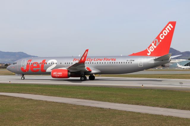 Boeing 737-800 (G-JZHW)