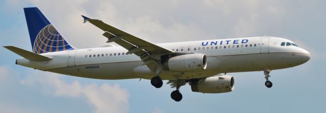 Airbus A320 (N488UA)