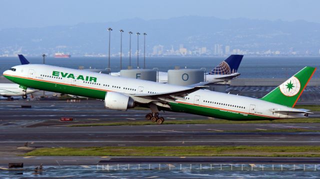 BOEING 777-300ER (B-16708)