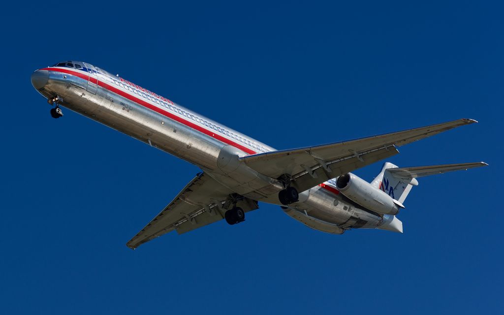 McDonnell Douglas MD-83 (N566AA) - Old horse still pulling a load. A true workhorse. 