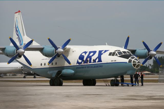 Antonov An-12 (UK-12005)