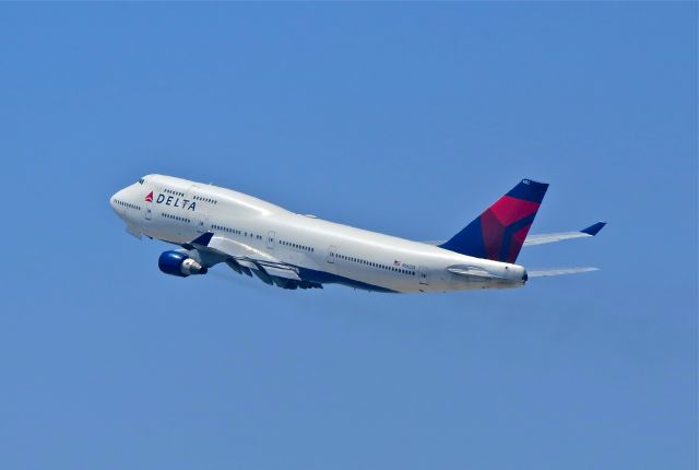 Boeing 747-400 (N662US)