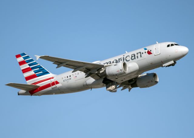 Airbus A319 (N754UW)