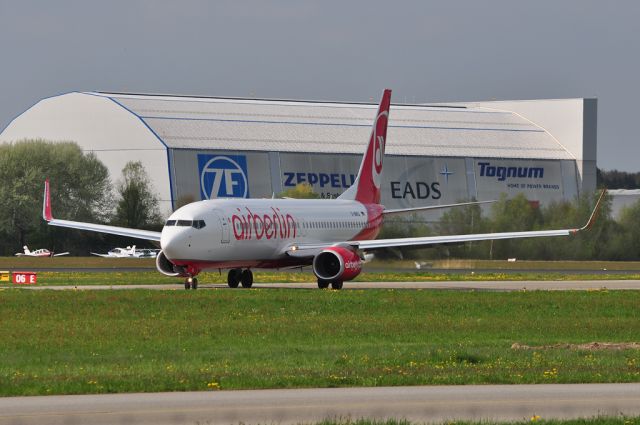 Boeing 737-800 (D-ABKQ)