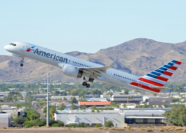 Boeing 757-200 (N207UW)