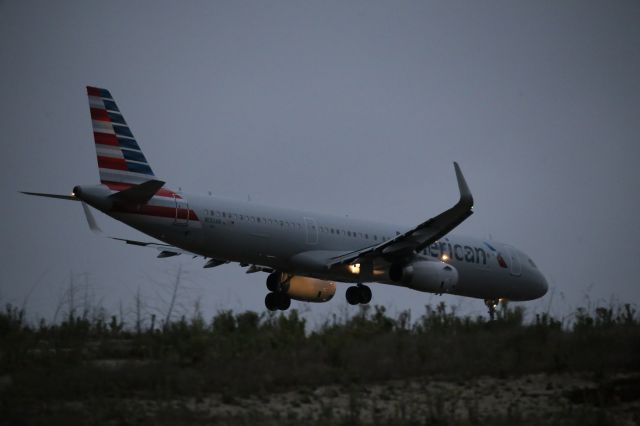 Airbus A321 (N132AN)