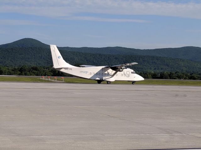 Short SD3-60 (N427PE) - Air Cargo, SH36, N427PE, on taxi from departure from KROA.