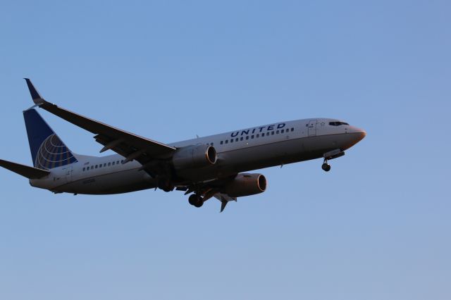 Boeing 737-700 (N13248) - Arriving at KIAH RWY 27