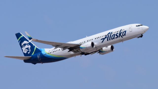 Boeing 737-900 (N268AK)