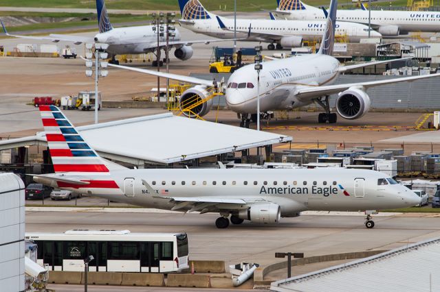 Embraer 170/175 (N414YX)