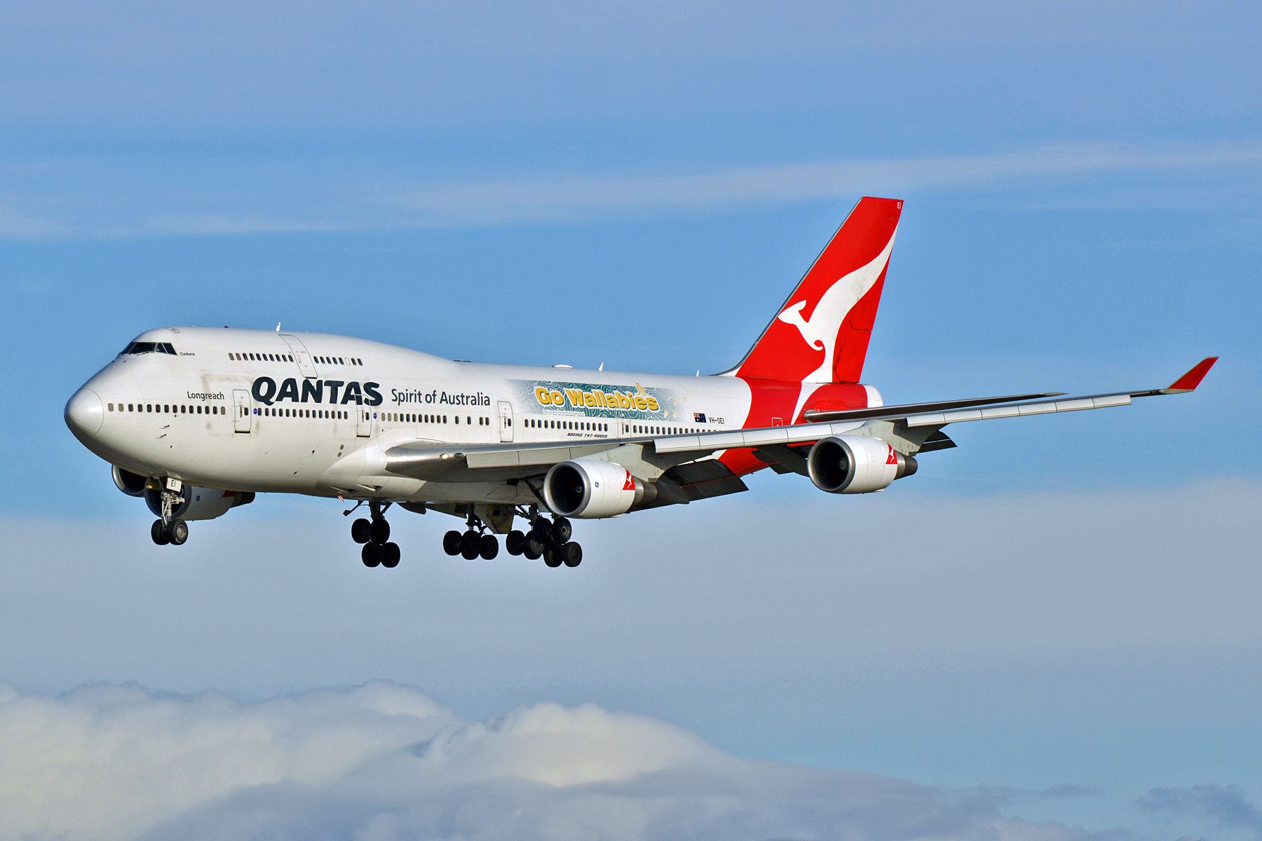 Boeing 747-400 (VH-OEI) - The scarf is gone