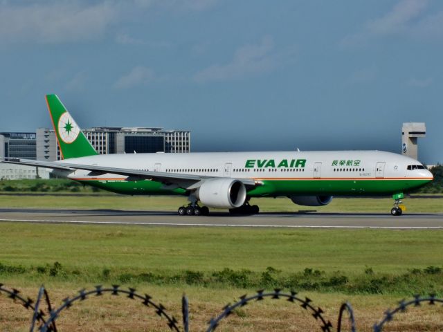 BOEING 777-300ER (B-16717)