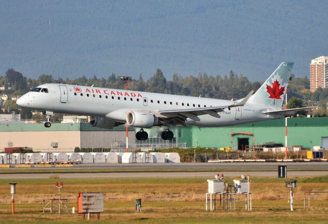 Embraer ERJ-190 (C-FNAP)