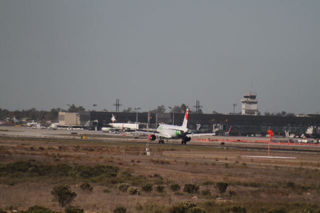 Airbus A320 (XA-VAT) - FINAL APPROACH 27 MMTJ