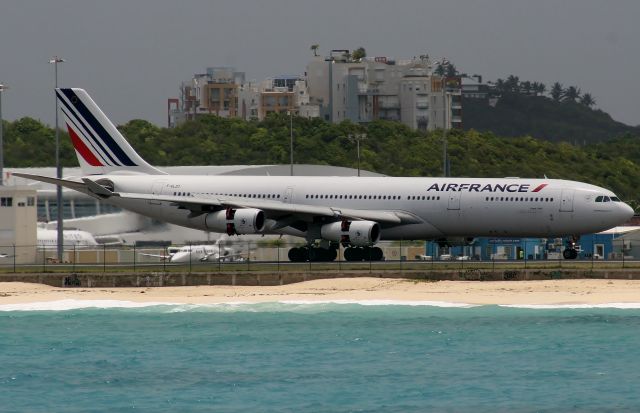 Airbus A340-300 (F-GLZO)