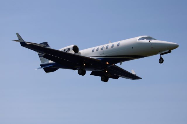 Learjet 40 (C-FWGB)
