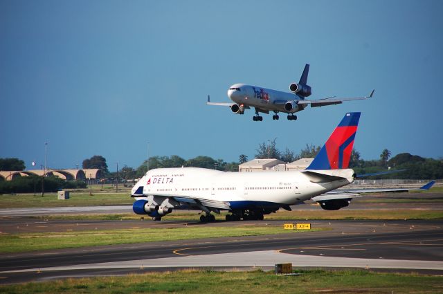 Boeing 747-400 (N665US)