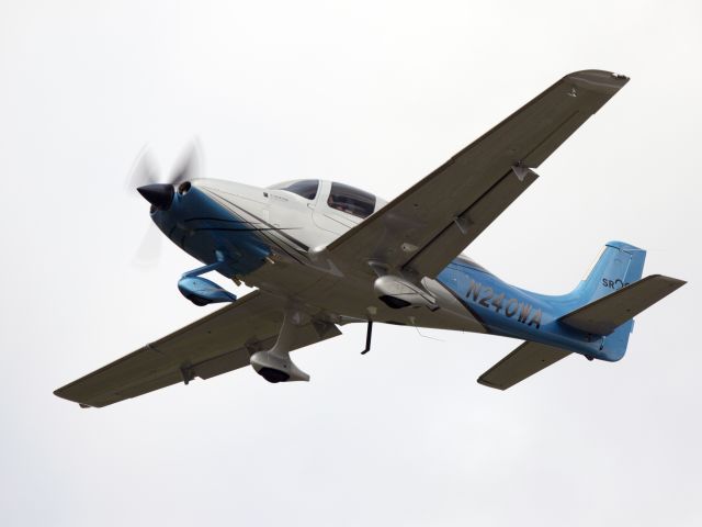 Cirrus SR-22 (N240WA) - Take off runway 26.