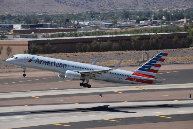 Boeing 757-200 (N939UW)