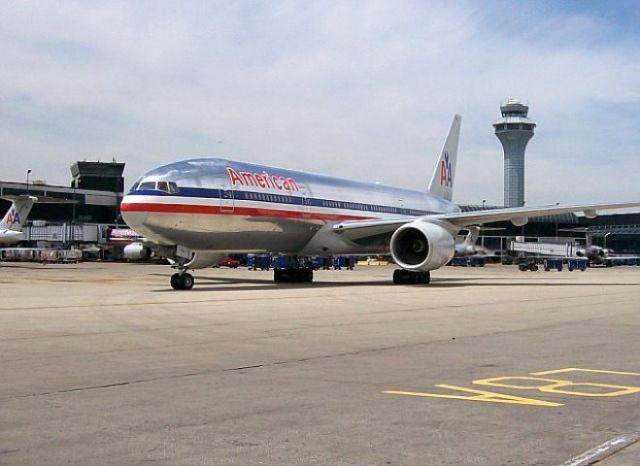 Boeing 777-200 (N788AN) - Ready to taxi at ORD.