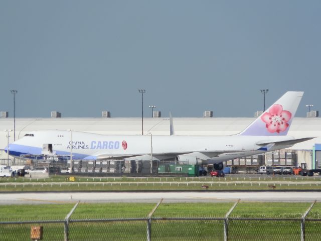 Boeing 747-400 (B-18722) - Being pushed back from cargostand!