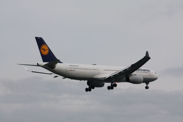 Airbus A330-300 (D-AIKG)