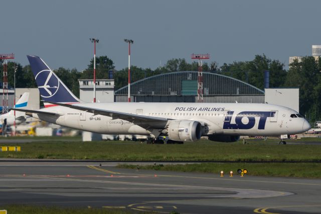 Boeing 787-8 (SP-LRG)