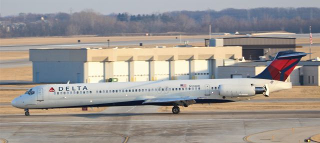 McDonnell Douglas MD-88 (N906DE)