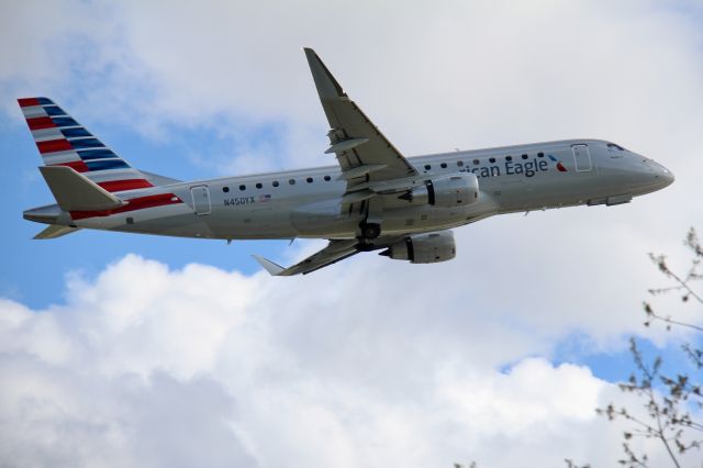 Embraer 175 (N450YX) - Flight 4785 to LGA (April 12th, 2021) 