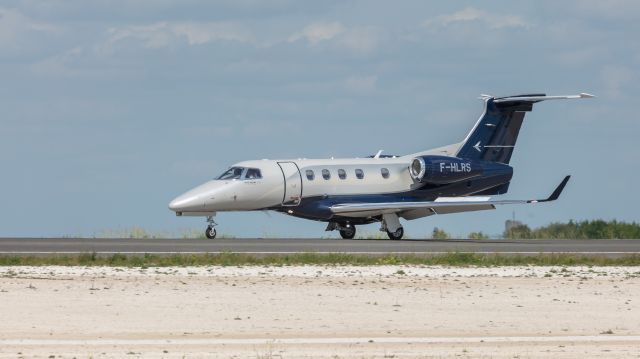 Embraer Phenom 300 (F-HLRS)