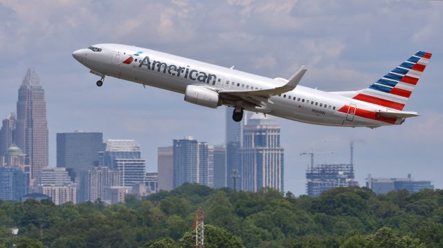 Boeing 737-800 (N884NN) - American Airlines Boeing 737-800 (N884NN) departs KCLT Rwy 36R on 06-01-2019 at 2:33 pm