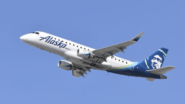 Embraer 175 (N176SY) - Departing LAX on 25R