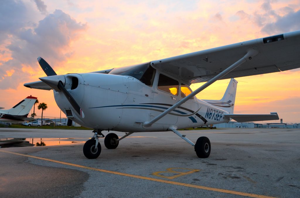 Cessna Skyhawk (N873EF)