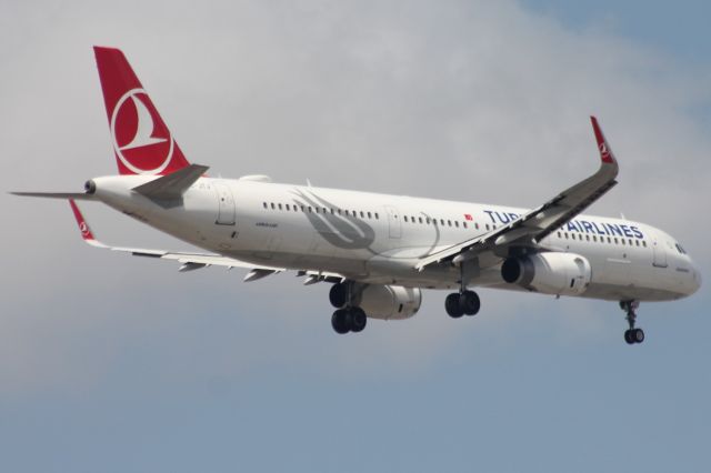 Airbus A321 (TC-JTJ)