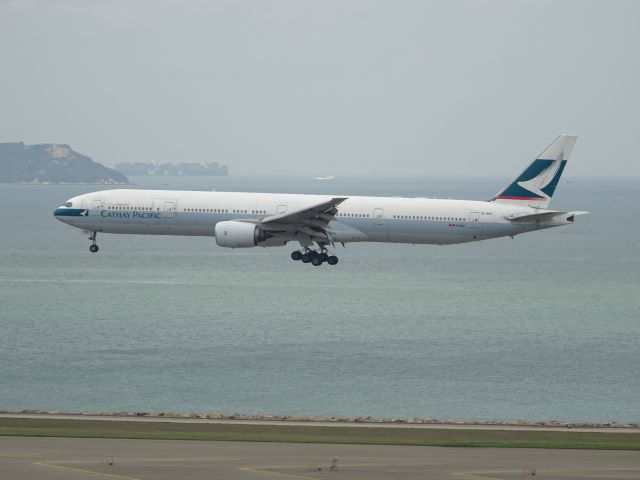 BOEING 777-300 (B-HNF)