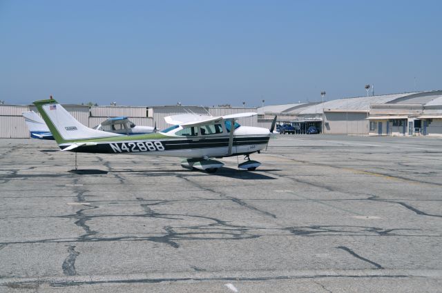 Cessna Skylane (N42888)