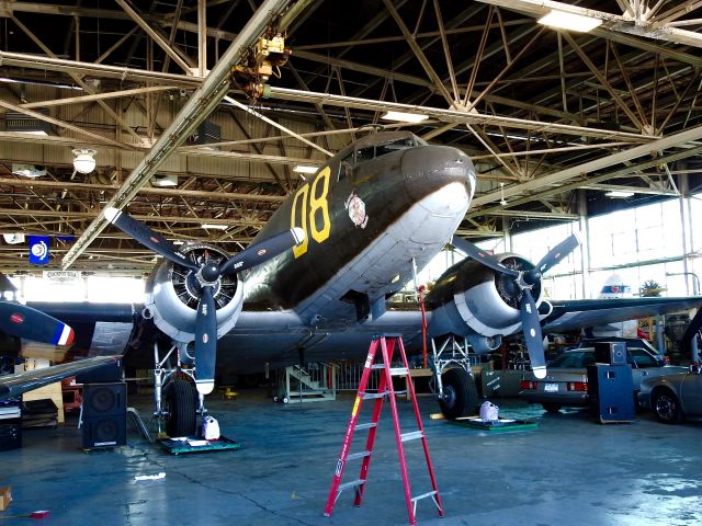 Douglas DC-3 (N15SJ)