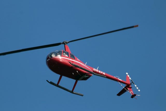 Robinson R-44 (N44PA) - Passing over Islamorada 